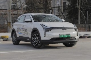 2021款哪吒U Pro：10多万电动车的性价比之选