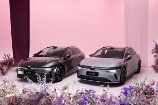 极氪007 GT紫色车漆内饰亮相，猎装版车型升级上市