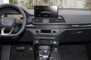 奥迪Q5L Sportback 2022款 40 TFSI 时尚型：动感外观与丰富配置的轿跑SUV