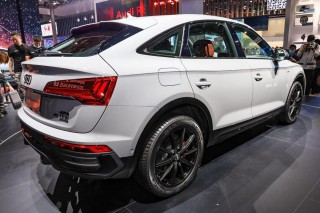 奥迪Q5L Sportback 2022款 40 TFSI 时尚型：动感外观与丰富配置的轿跑SUV
