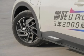 2021款哪吒U Pro：10多万电动车的性价比之选