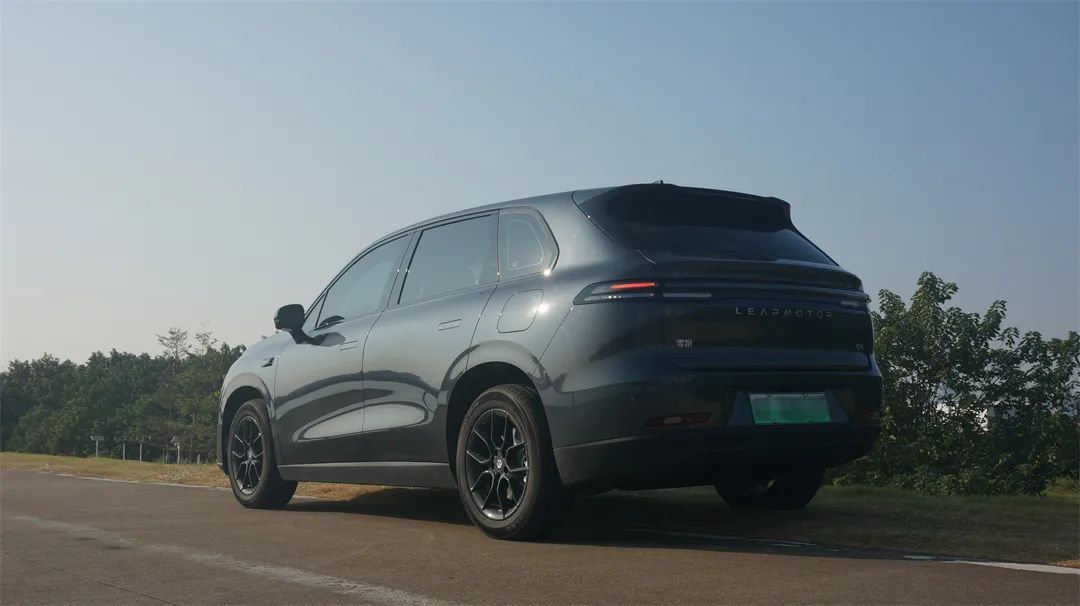 独立评测零跑C10纯电版：卖得好全靠使劲卷？  第15张