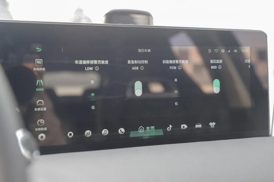 2021款哪吒U Pro：10多万电动车的性价比之选  第13张