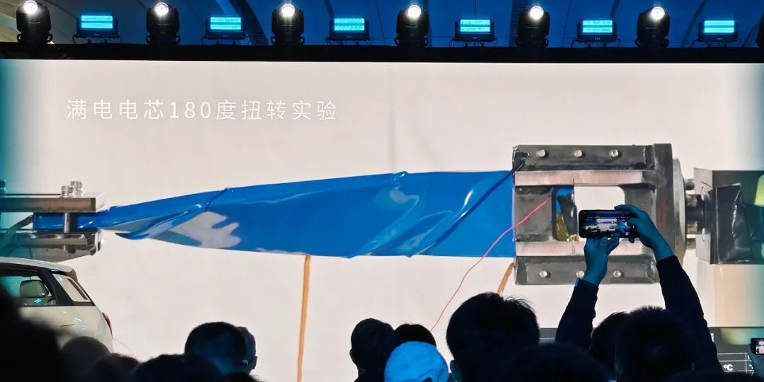 低价油车市场巨震！埃安UT上市售6.98万起  第9张
